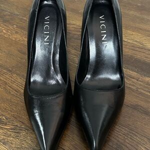 Vicini Black Pointed Toe Heels